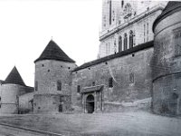 Katedrala 1902. godine s obrambenim zidom